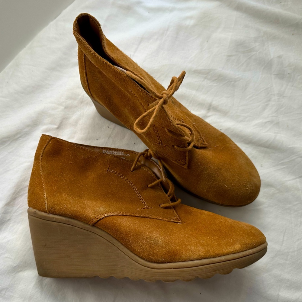 White Mountain Brown Suede Velvet Shoes 7.5